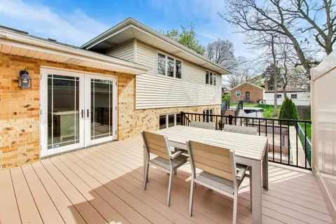 $475,000 | 9307 South 82nd Court, Hickory Hills, IL 60457