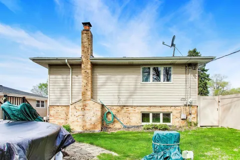 $475,000 | 9307 South 82nd Court, Hickory Hills, IL 60457