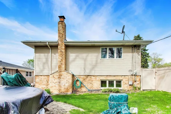 $475,000 | 9307 South 82nd Court, Hickory Hills, IL 60457