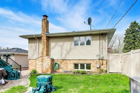 $475,000 | 9307 South 82nd Court, Hickory Hills, IL 60457