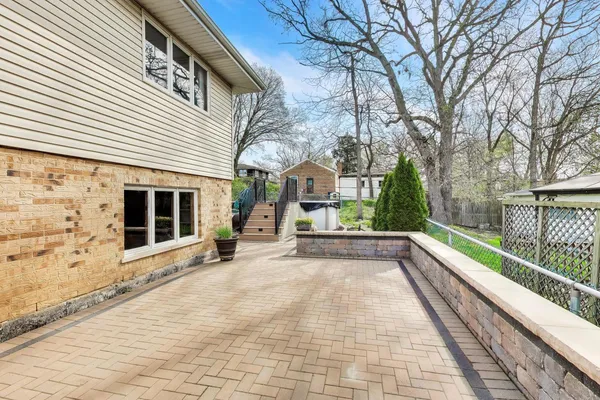 $475,000 | 9307 South 82nd Court, Hickory Hills, IL 60457