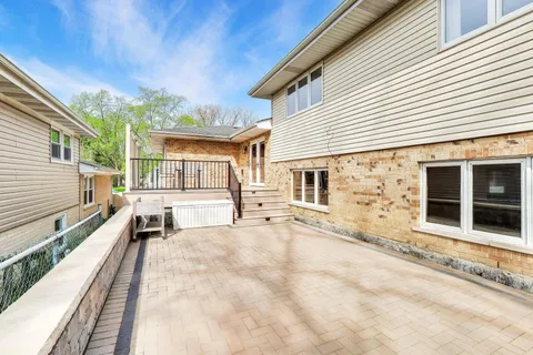 $475,000 | 9307 South 82nd Court, Hickory Hills, IL 60457