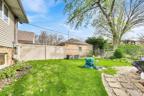 $475,000 | 9307 South 82nd Court, Hickory Hills, IL 60457