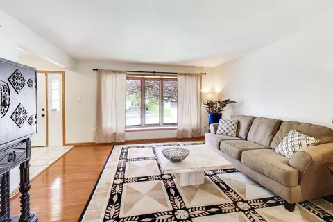 $475,000 | 9307 South 82nd Court, Hickory Hills, IL 60457