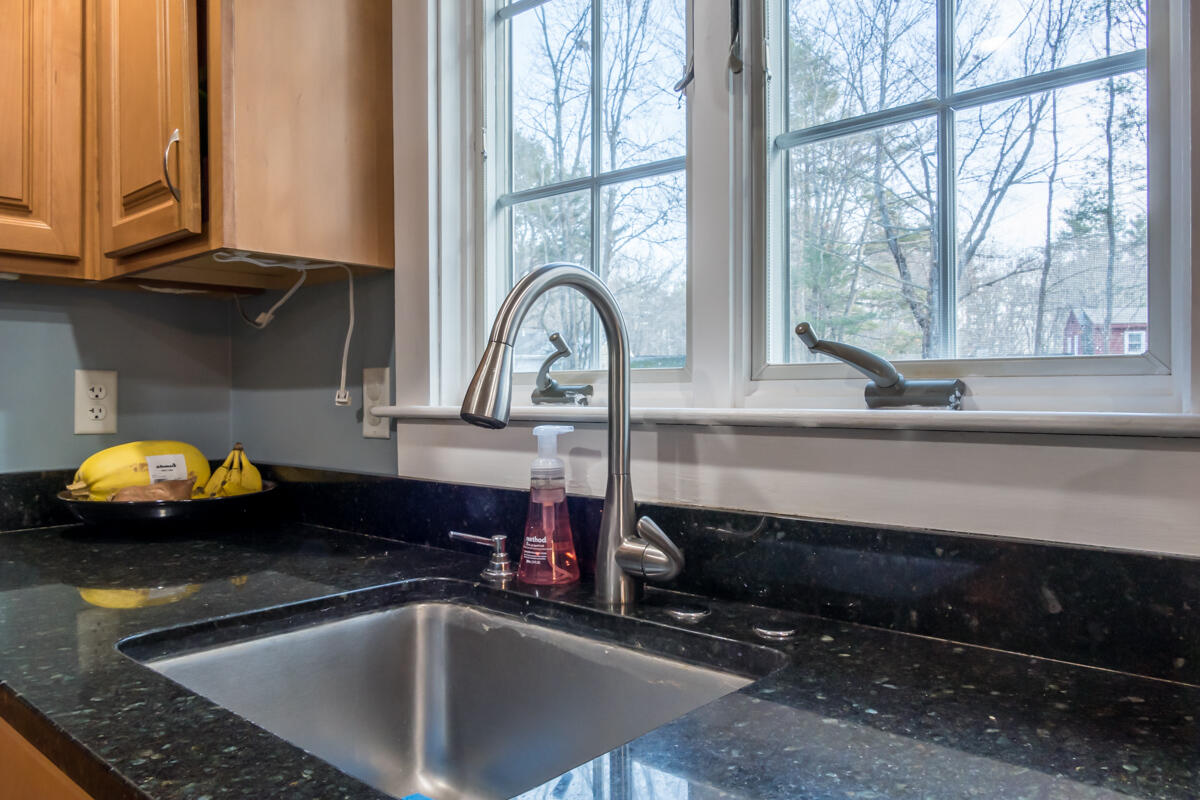 15 Old Farm Road Topsham, ME 04086 - Photo 7 of 52 23-Kitchen (7 of 8)