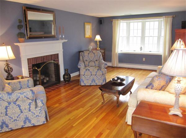 18 Stagecoach Road Medfield, MA 02052 - Photo 4 of 28 Gallery Image 4