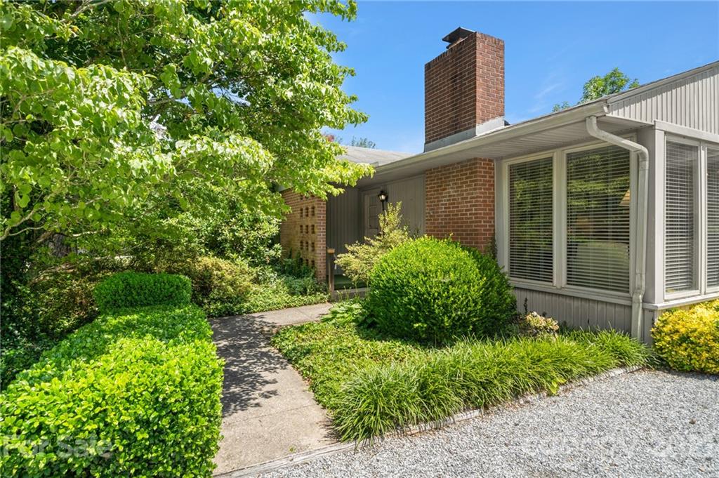 403 Balsam Road Hendersonville, NC 28792 - Photo 2 of 25 Gallery Image 2
