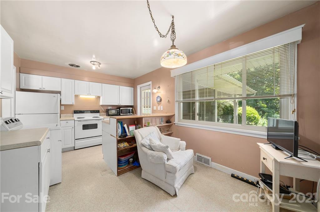 403 Balsam Road Hendersonville, NC 28792 - Photo 11 of 25 Gallery Image 11