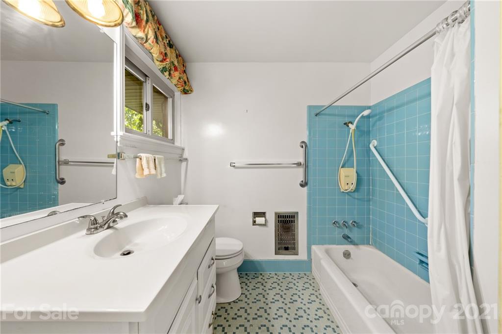 403 Balsam Road Hendersonville, NC 28792 - Photo 14 of 25 Gallery Image 14