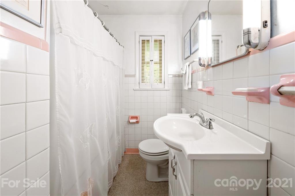 403 Balsam Road Hendersonville, NC 28792 - Photo 16 of 25 Gallery Image 16