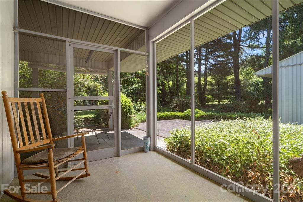 403 Balsam Road Hendersonville, NC 28792 - Photo 19 of 25 Gallery Image 19