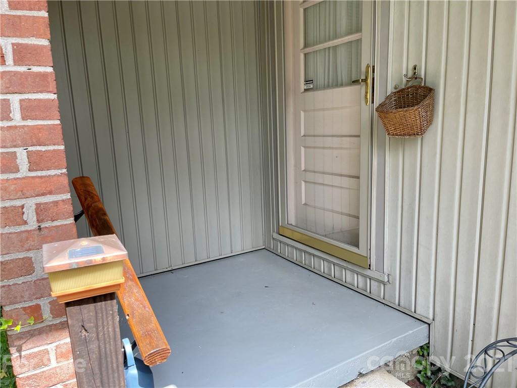 403 Balsam Road Hendersonville, NC 28792 - Photo 3 of 25 Gallery Image 3