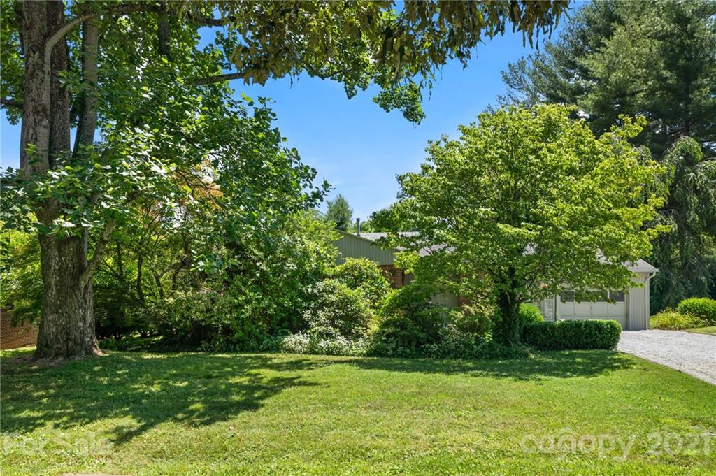 403 Balsam Road Hendersonville, NC 28792 - Photo 22 of 25 Gallery Image 22