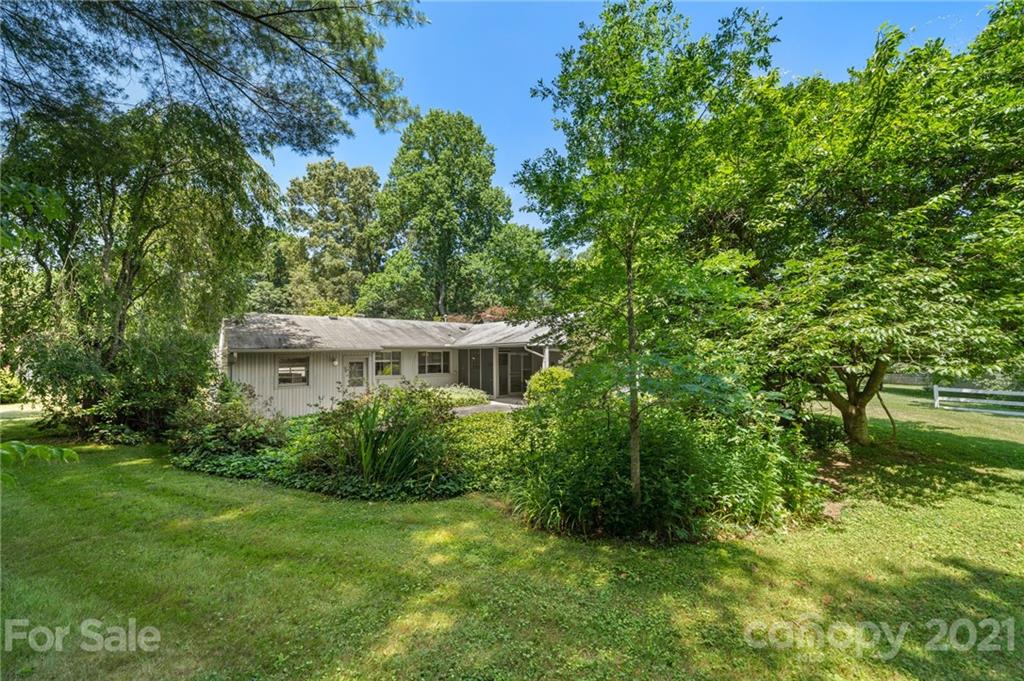 403 Balsam Road Hendersonville, NC 28792 - Photo 24 of 25 Gallery Image 24