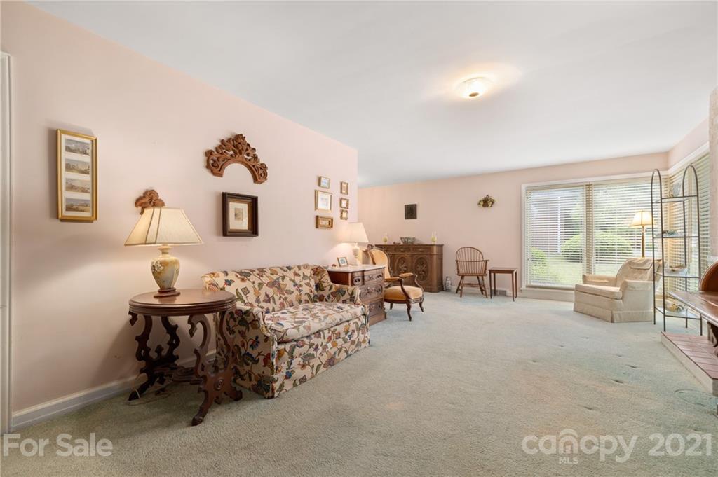 403 Balsam Road Hendersonville, NC 28792 - Photo 4 of 25 Gallery Image 4
