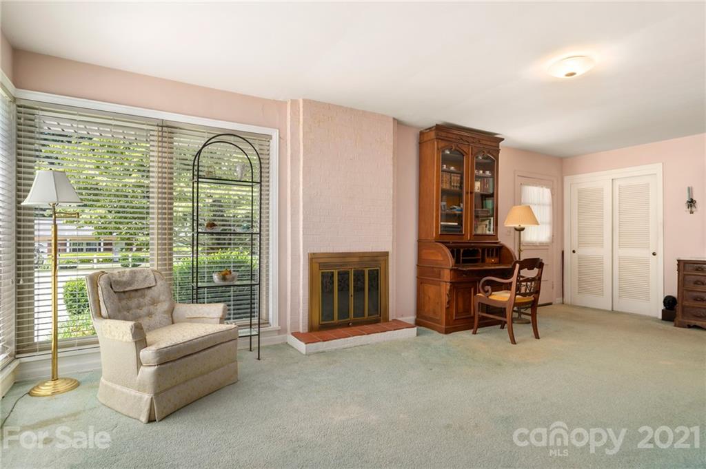 403 Balsam Road Hendersonville, NC 28792 - Photo 5 of 25 Gallery Image 5