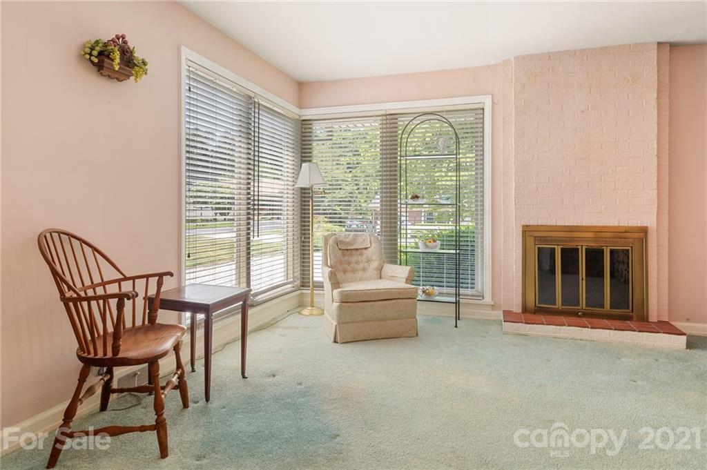 403 Balsam Road Hendersonville, NC 28792 - Photo 6 of 25 Gallery Image 6
