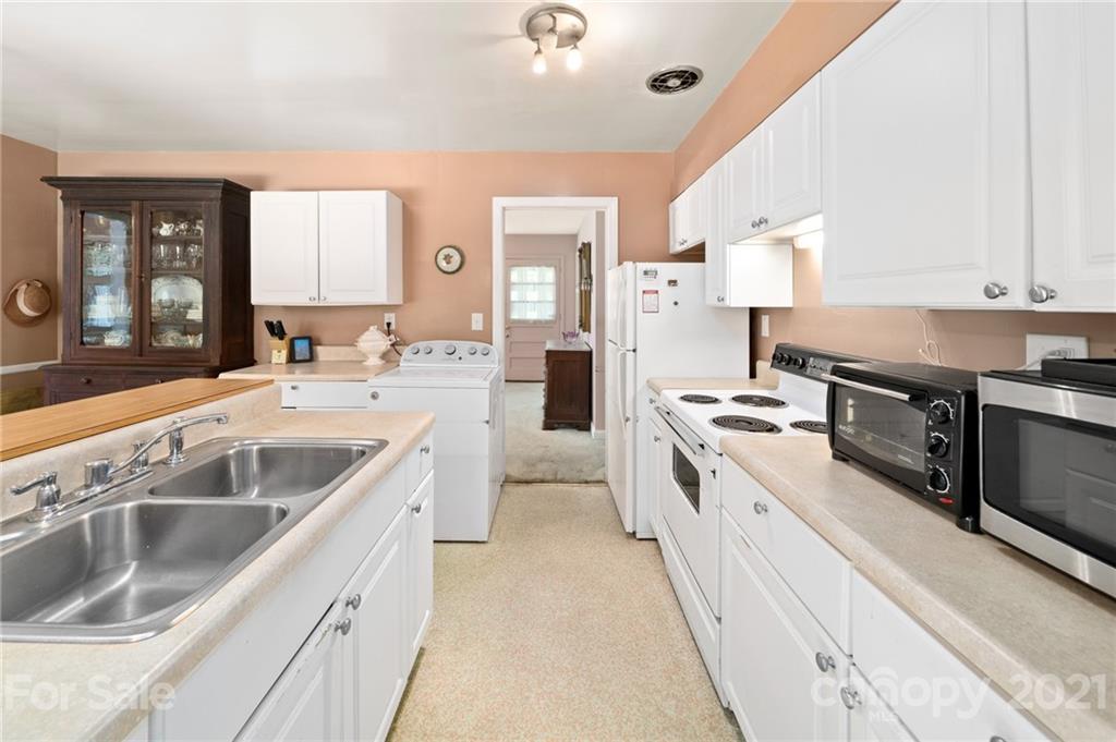 403 Balsam Road Hendersonville, NC 28792 - Photo 7 of 25 Gallery Image 7