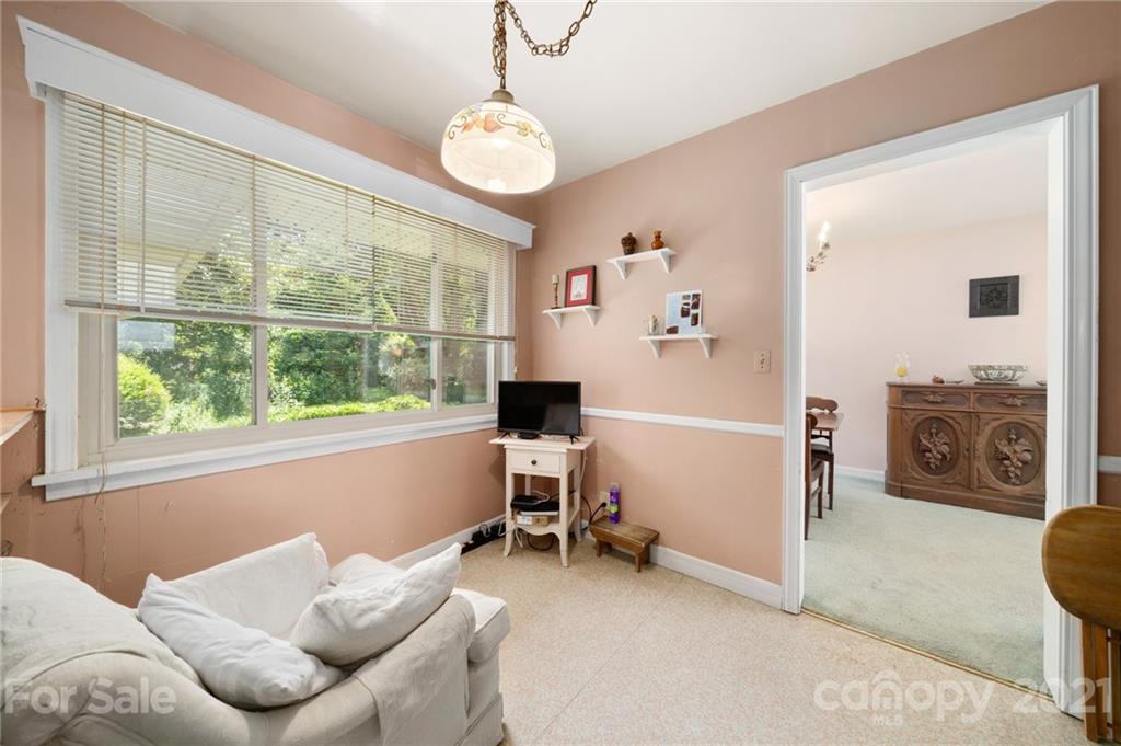 403 Balsam Road Hendersonville, NC 28792 - Photo 10 of 25 Gallery Image 10