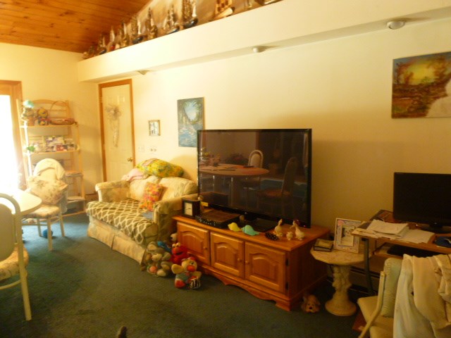 91 Mapleville Road Smithfield, RI 02828 - Photo 3 of 9