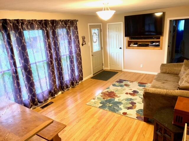 1944 Meadowbrook Road Northwest Roanoke, VA 24017 - Photo 3 of 26 3