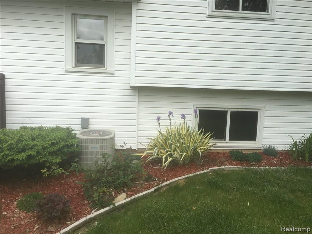 11118 Runyan Lake Road Fenton, MI 48430 - Photo 20 of 22 IMG_9074.JPG