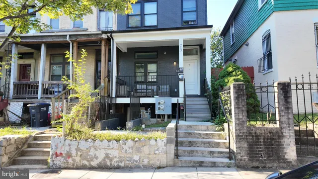 $4,000 | 213 Seaton Place Northeast, Unit 1, Washington, DC 20002