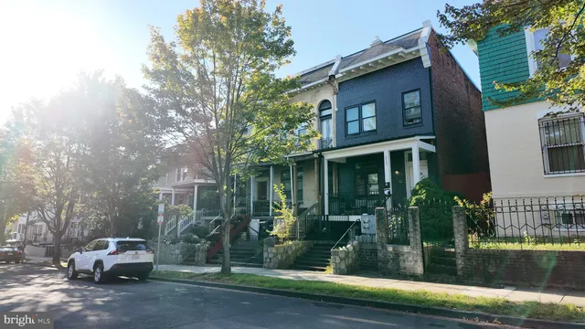 $4,000 | 213 Seaton Place Northeast, Unit 1, Washington, DC 20002