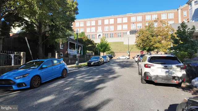 $4,000 | 213 Seaton Place Northeast, Unit 1, Washington, DC 20002