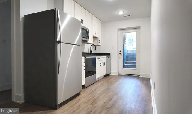 $4,000 | 213 Seaton Place Northeast, Unit 1, Washington, DC 20002