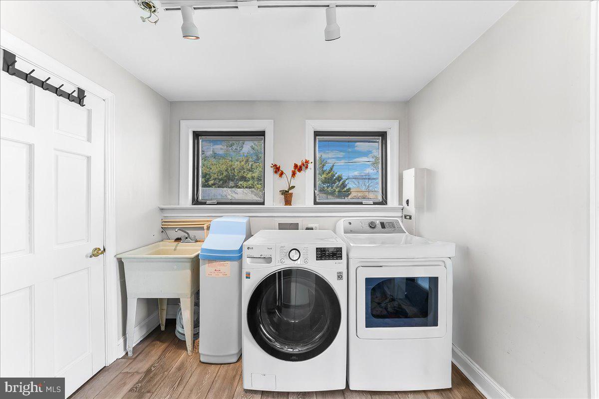 1056 Lenape Road West Chester, PA 19382 - Photo 19 of 48 a utility room with dryer and washer