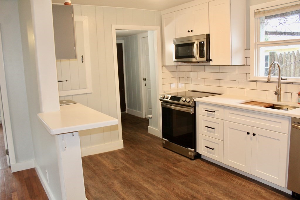 22 R Fay Road Framingham, MA 01702 - Photo 3 of 12