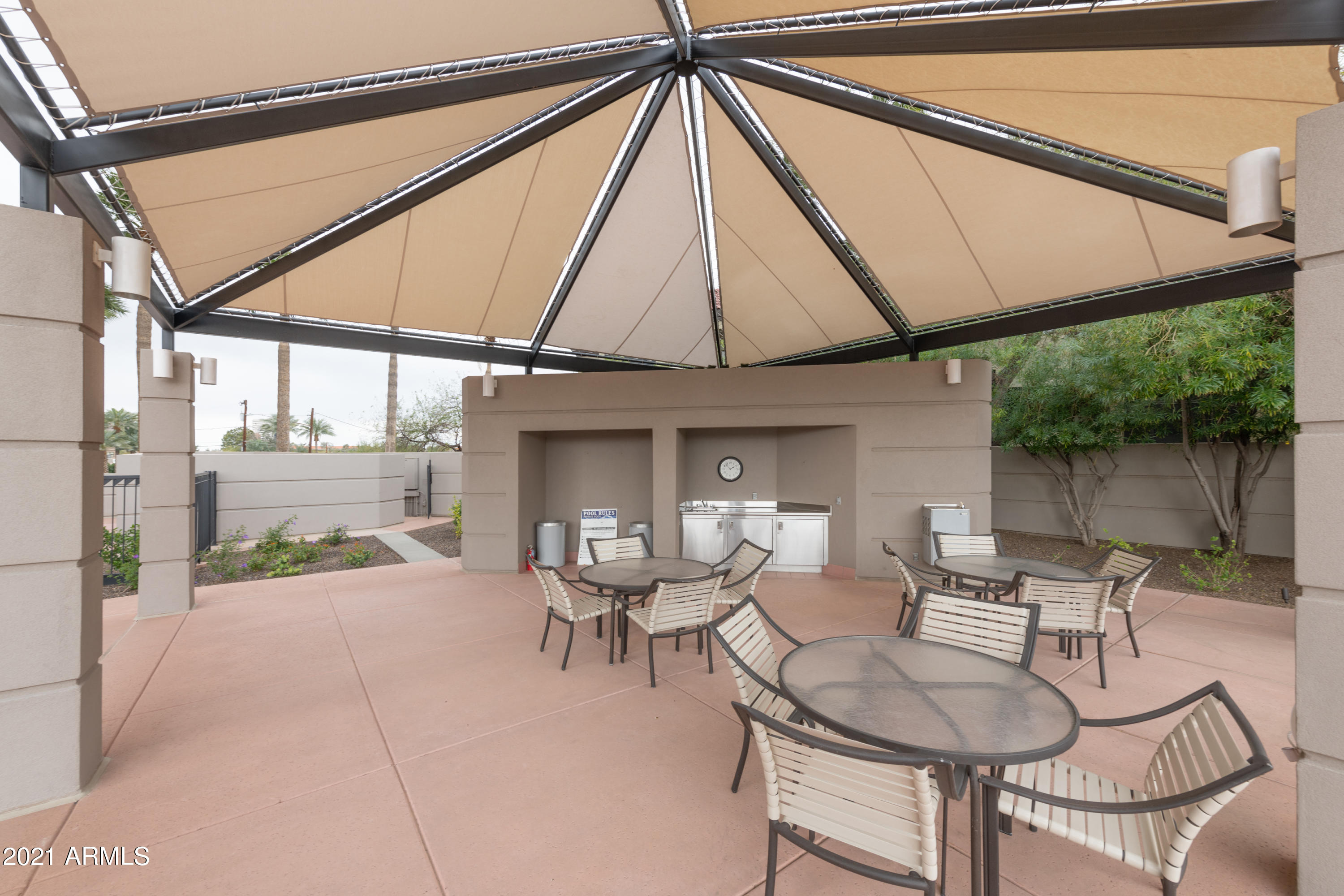 1040 East Osborn Road, Unit 903 Phoenix, AZ 85014 - Photo 22 of 27 020_Outdoor Dining