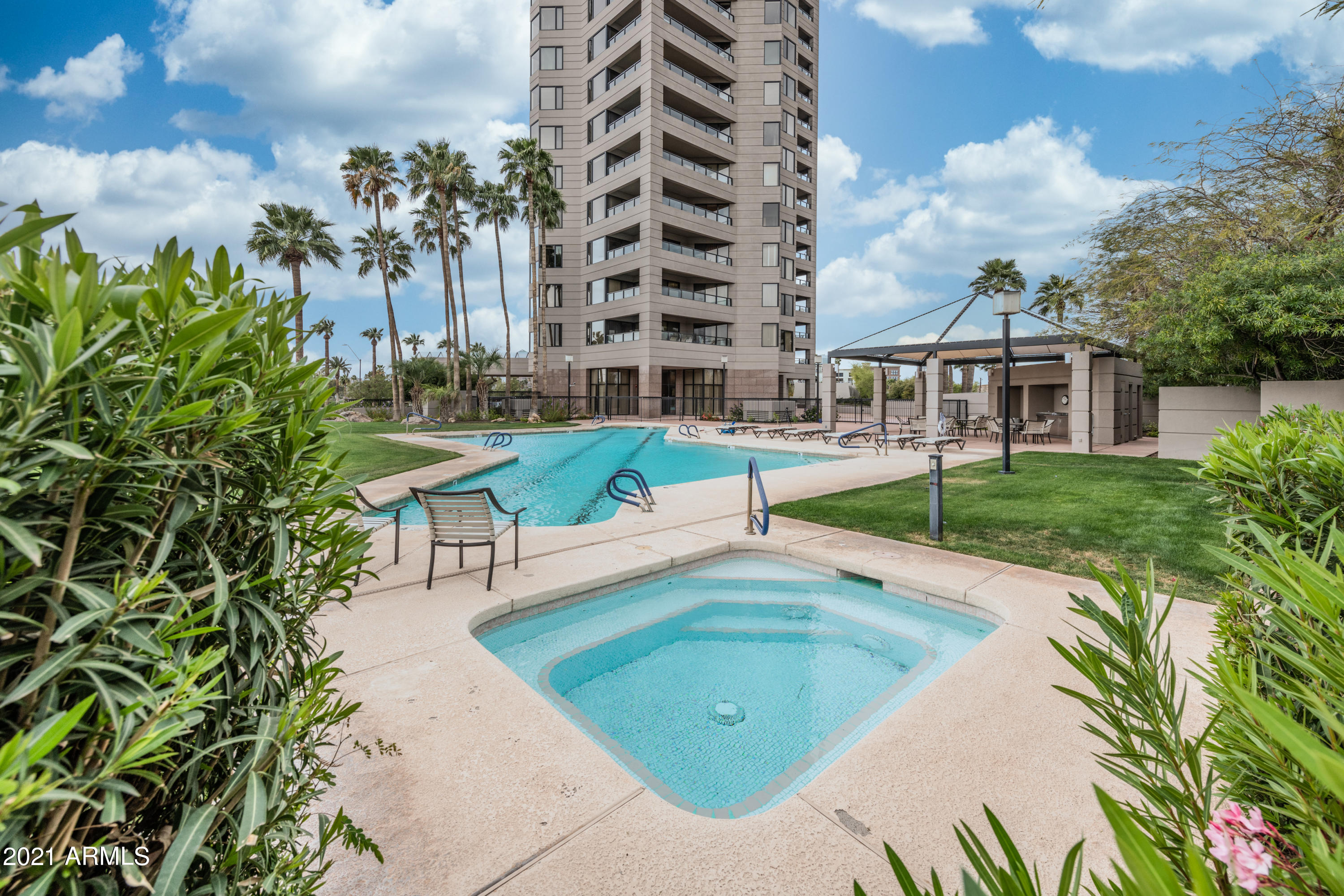 1040 East Osborn Road, Unit 903 Phoenix, AZ 85014 - Photo 23 of 27 021_Resort Like Pool and Spa