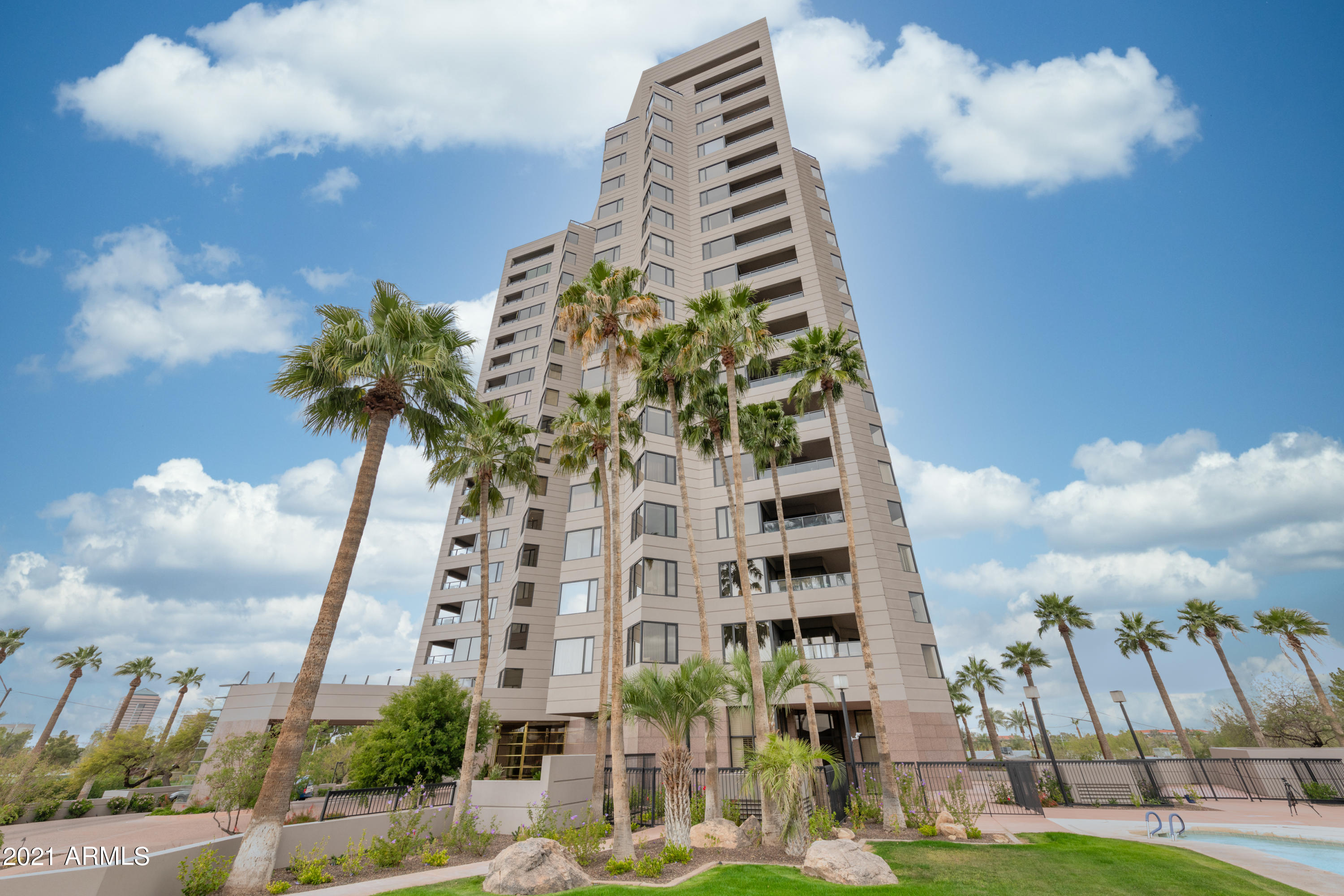 1040 East Osborn Road, Unit 903 Phoenix, AZ 85014 - Photo 24 of 27 022_Front Of Building