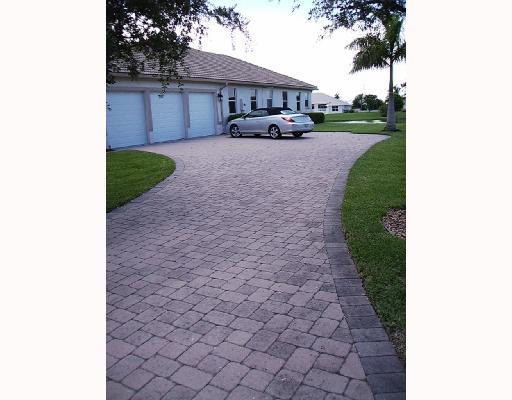 3306 Eventide Place Stuart, FL 34994 - Photo 4 of 13 Parking Lot/Garage