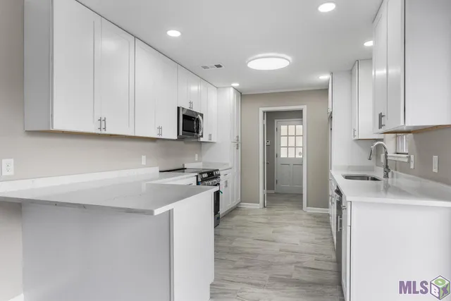 $300,000 | 5745 Estelle Drive, Baton Rouge, LA 70817