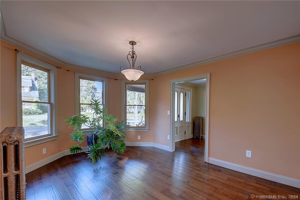 186 Raymond Road West Hartford, CT 06107 - Photo 4 of 39
