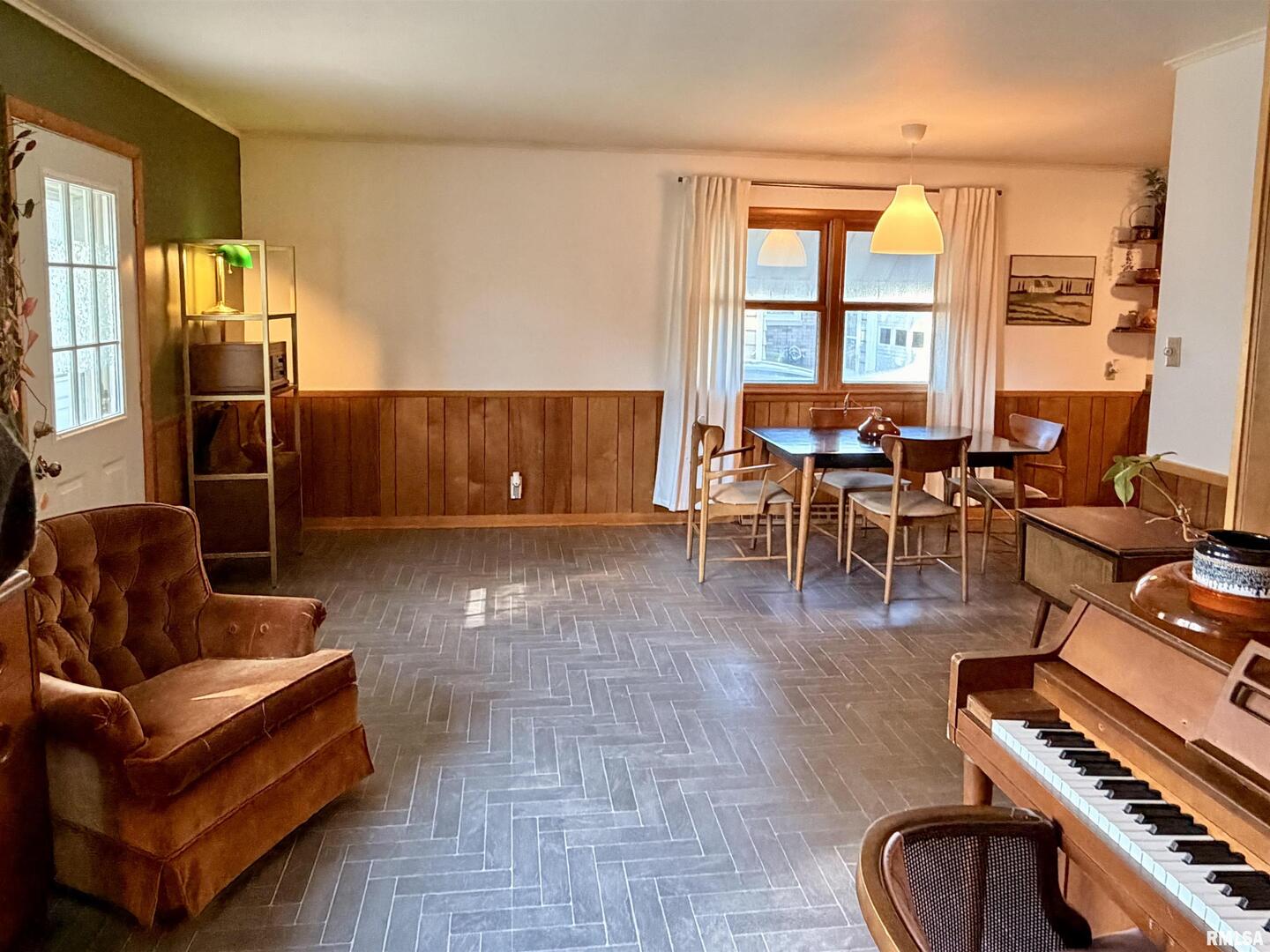 1043 14th Avenue South Clinton, IA 52732 - Photo 12 of 23 a living room with furniture and a window