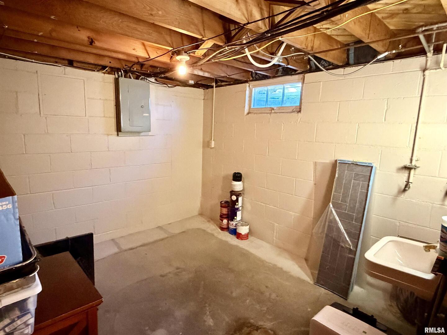1043 14th Avenue South Clinton, IA 52732 - Photo 23 of 23 a bathroom with a sink and a mirror