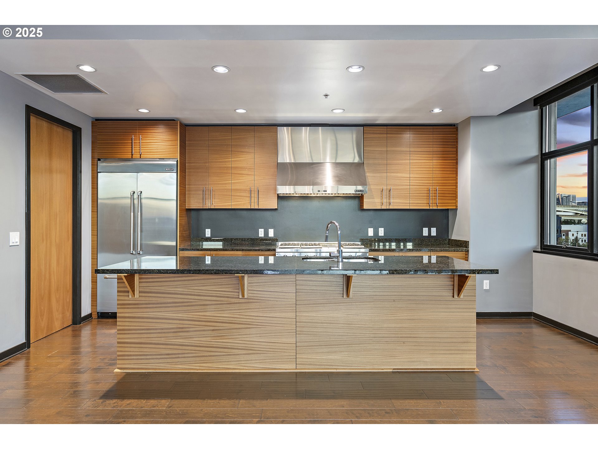 1830 Northwest Riverscape Street, Unit 803 Portland, OR 97209 - Photo 11 of 37 Gallery Image 11