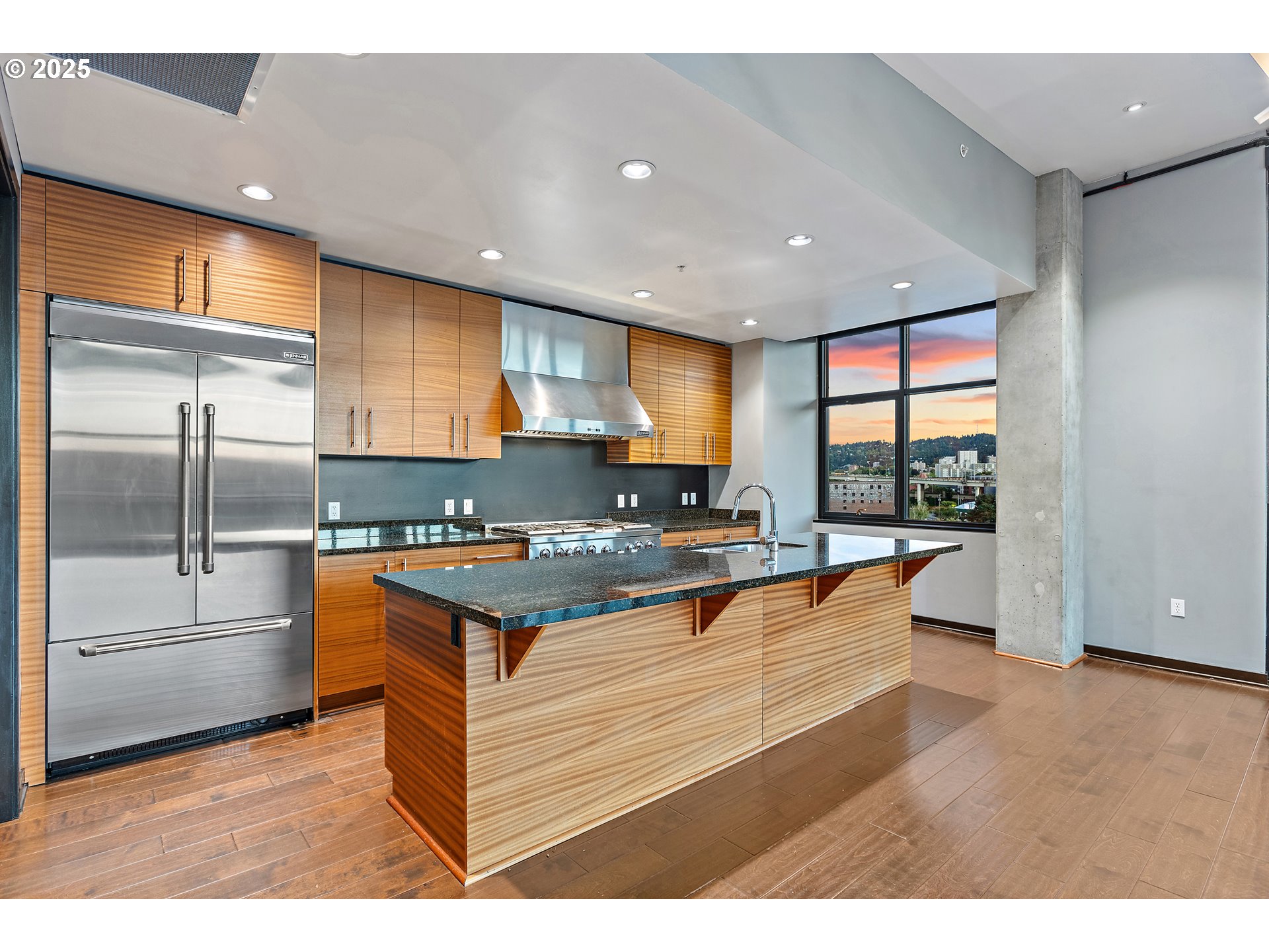 1830 Northwest Riverscape Street, Unit 803 Portland, OR 97209 - Photo 12 of 37 Gallery Image 12