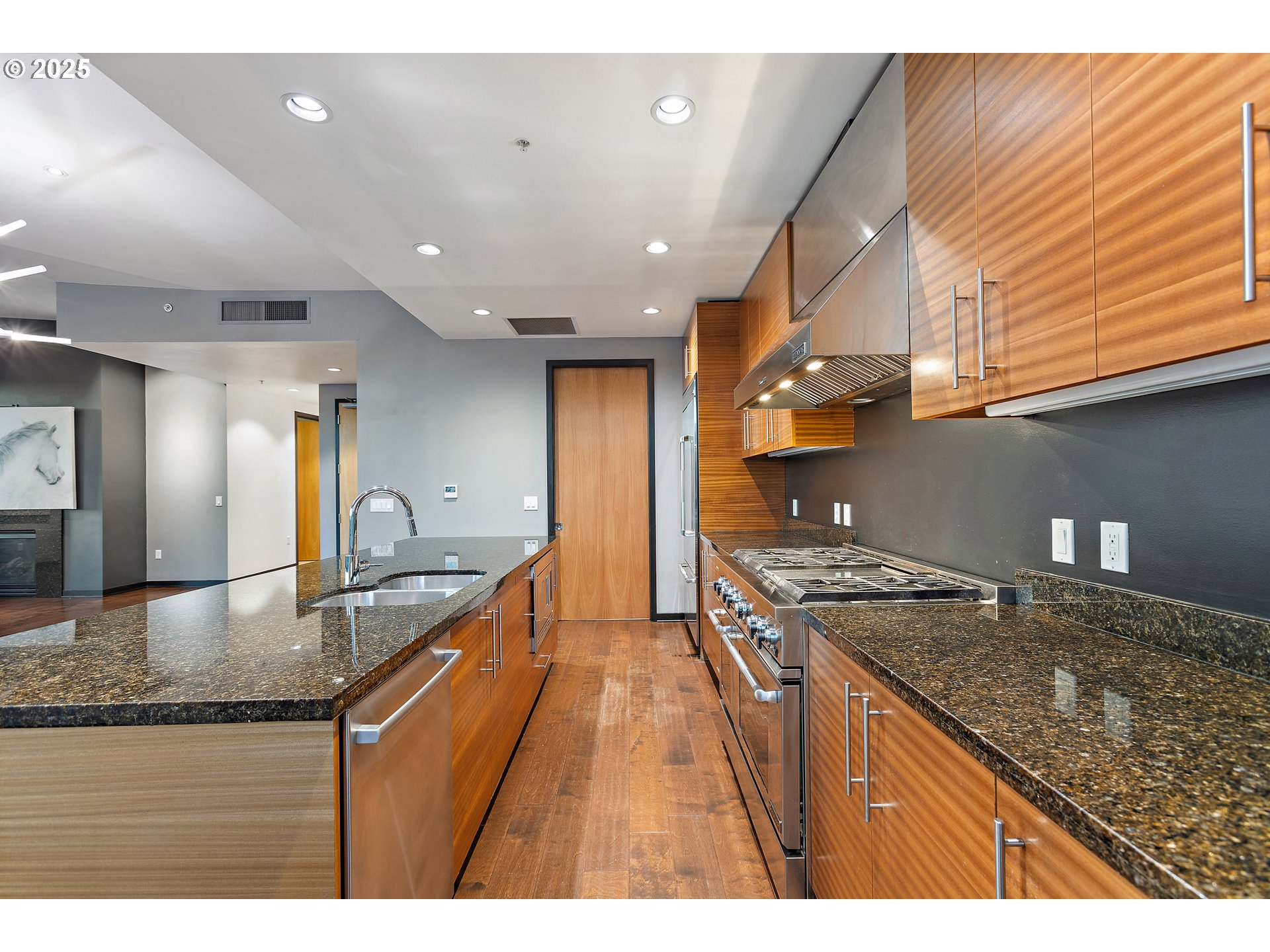 1830 Northwest Riverscape Street, Unit 803 Portland, OR 97209 - Photo 14 of 37 Gallery Image 14