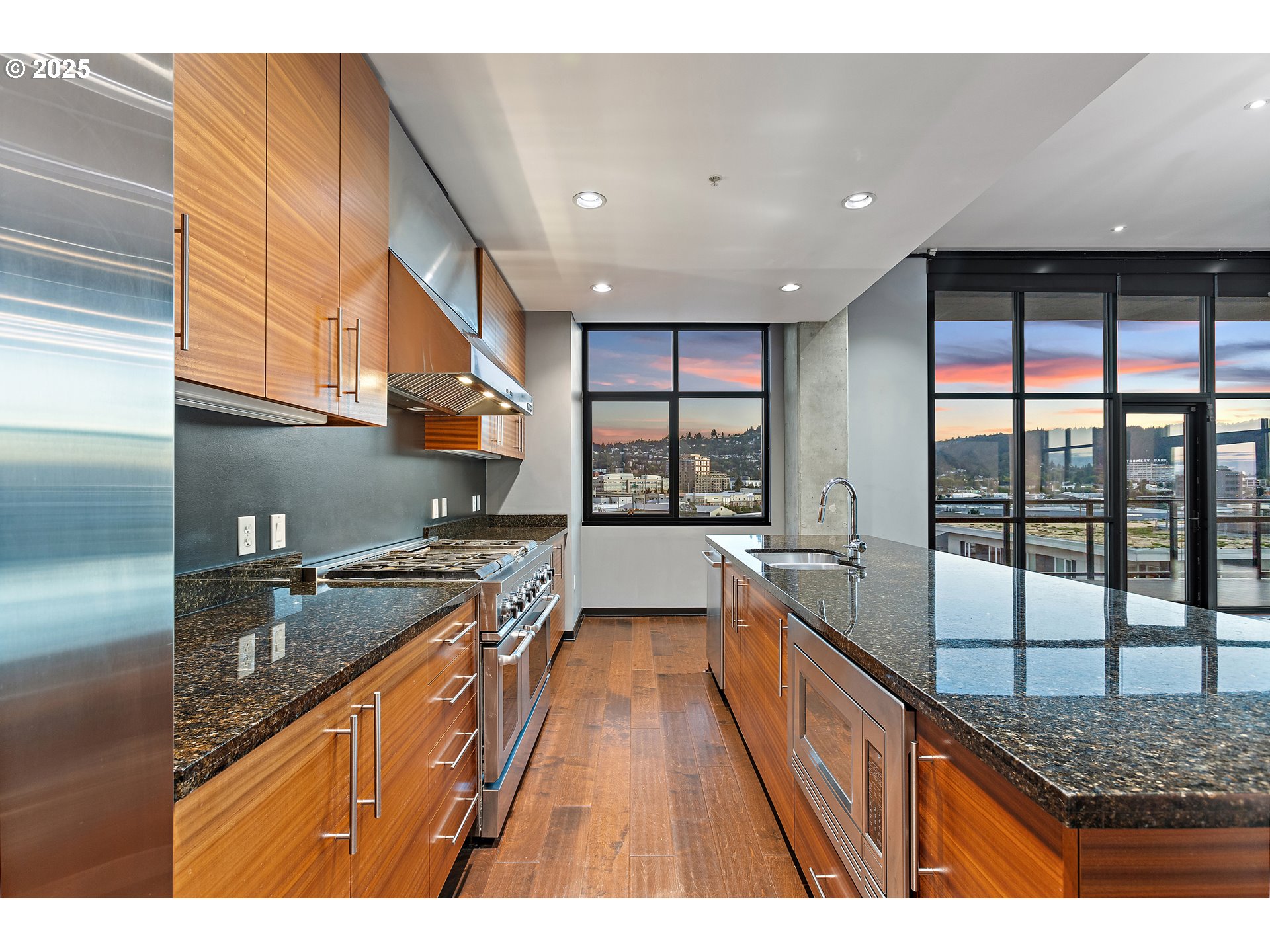 1830 Northwest Riverscape Street, Unit 803 Portland, OR 97209 - Photo 15 of 37 Gallery Image 15