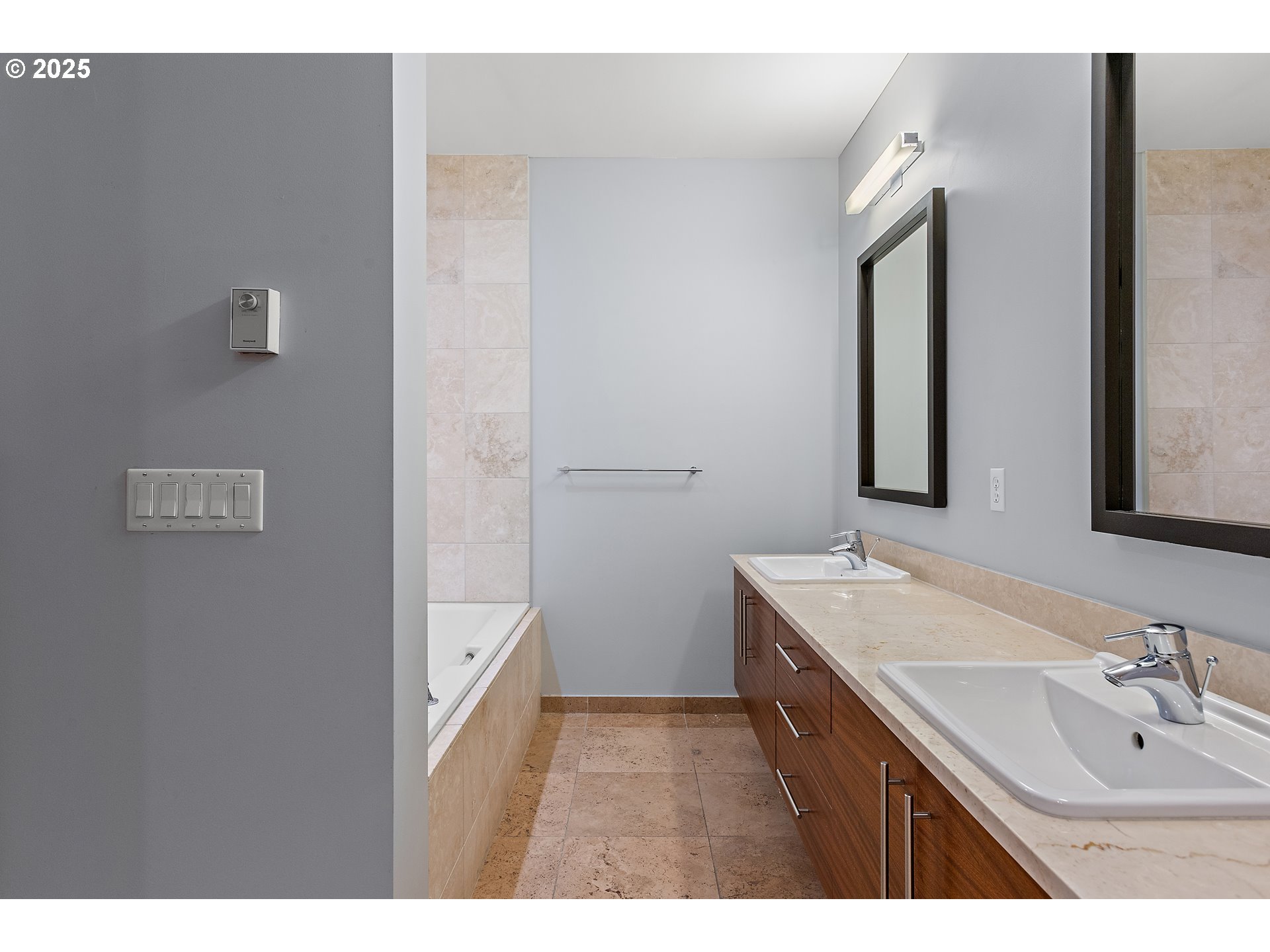 1830 Northwest Riverscape Street, Unit 803 Portland, OR 97209 - Photo 22 of 37 Gallery Image 22