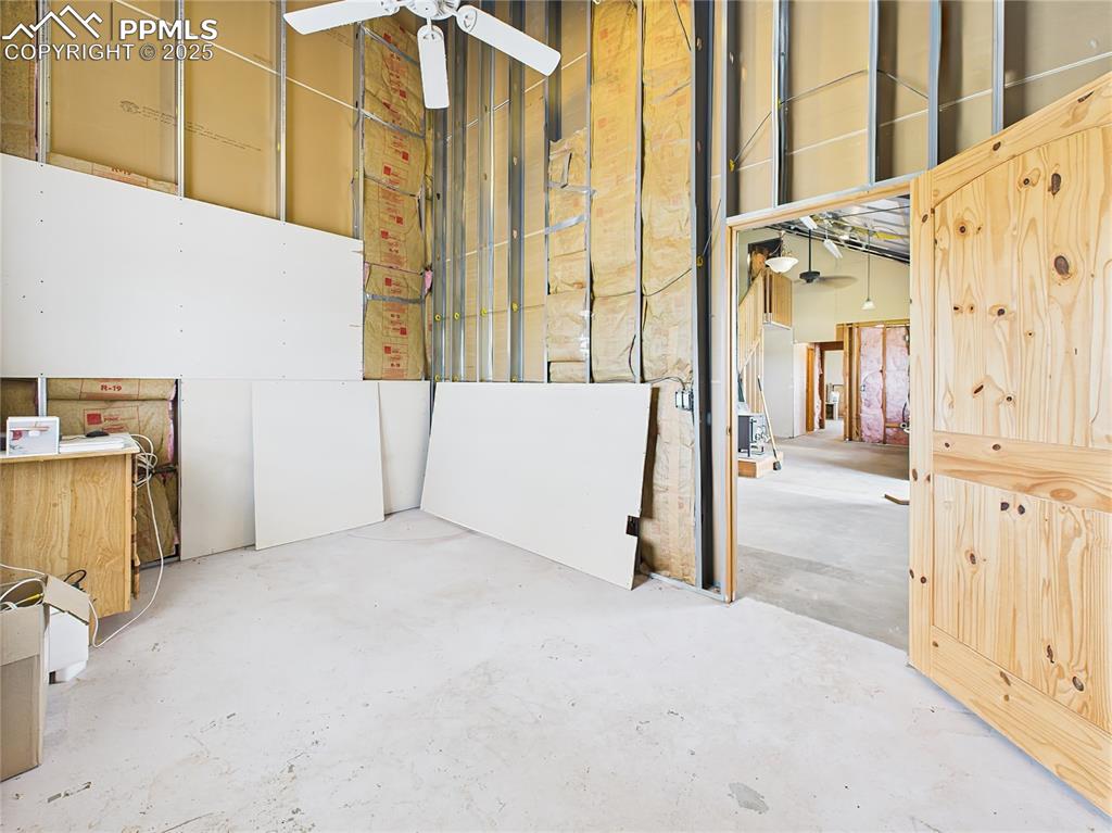 11834 Cave Spring Road Franktown, CO 80116 - Photo 20 of 50 a view of a bathroom with a tub
