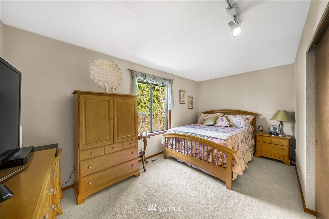 12419 McCutcheon Road East Sumner, WA 98391 - Photo 16 of 40