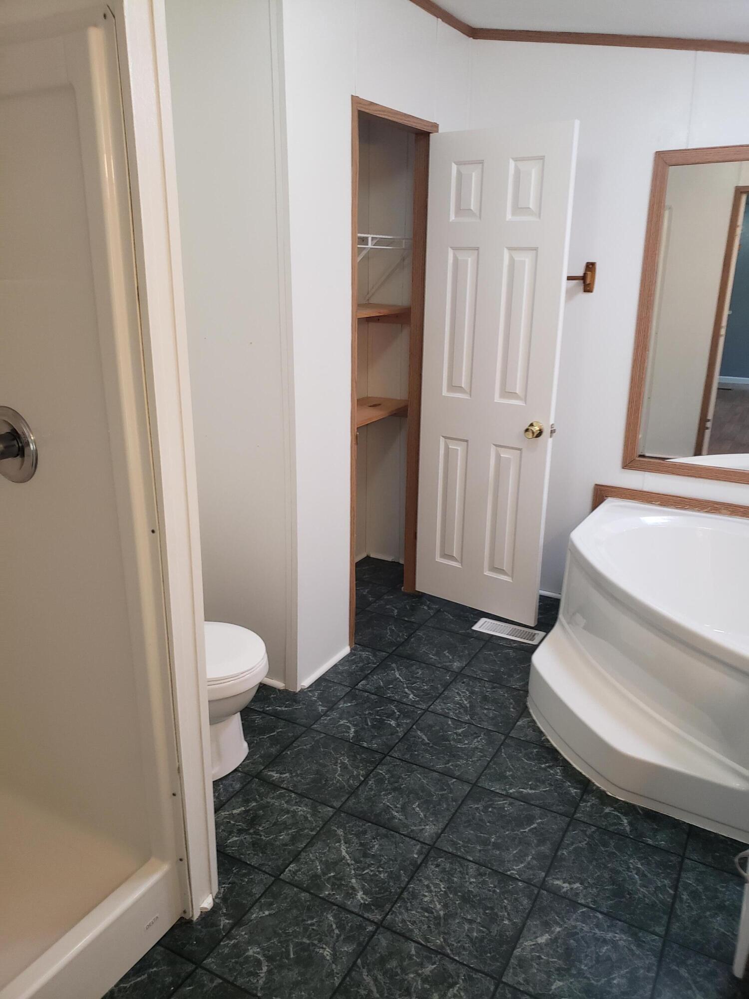 1449 Skelton Bluff Road Kingsport, TN 37660 - Photo 12 of 18 20220603_162513