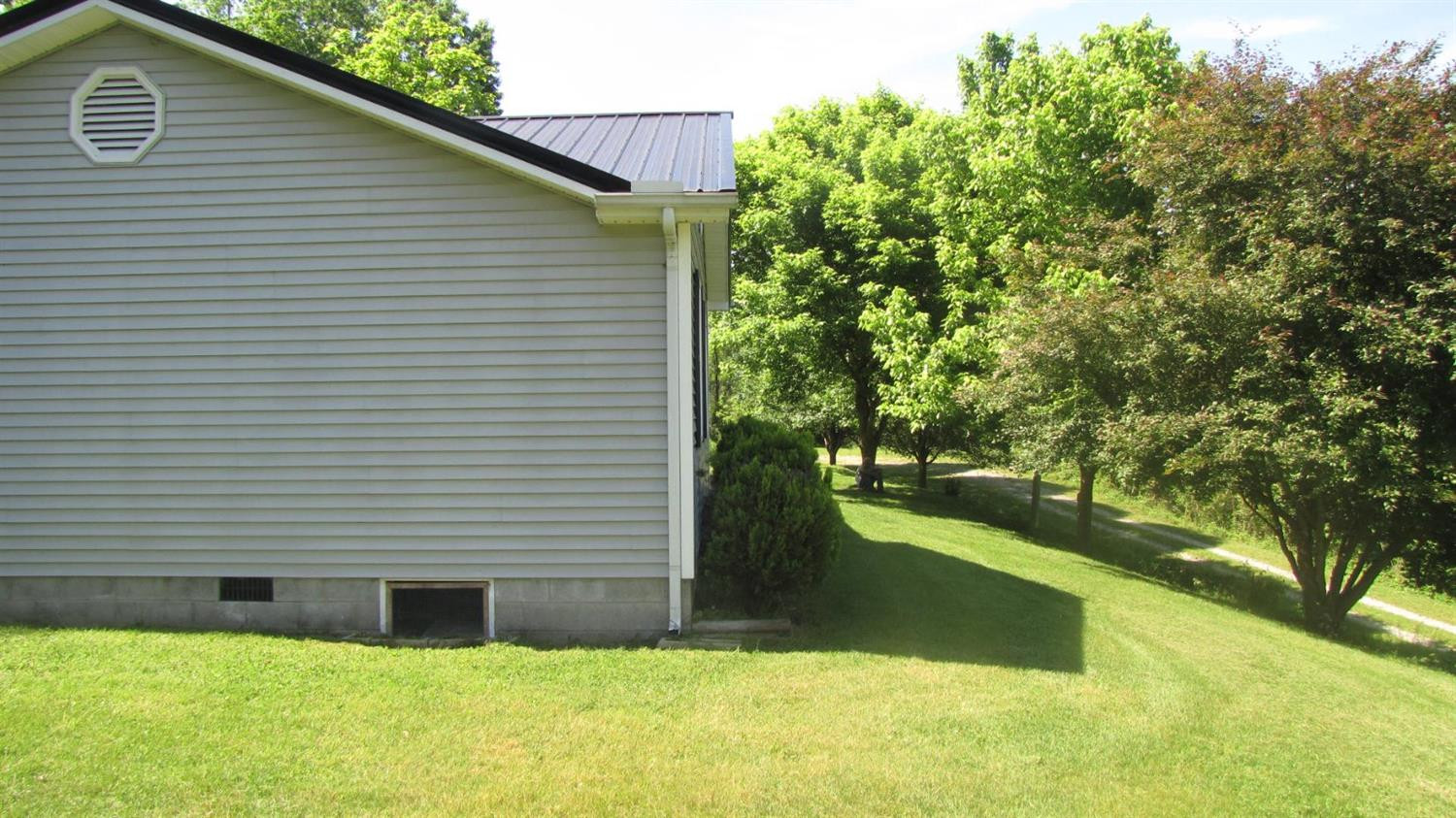 90 Roy Cox Road Manchester, KY 40962 - Photo 7 of 36 Photo 7