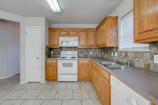 $1,850 | 10708 Braemoor Drive, Fort Worth, TX 76052